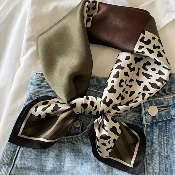 Leopard Print Scarf - Picture 1 of 3